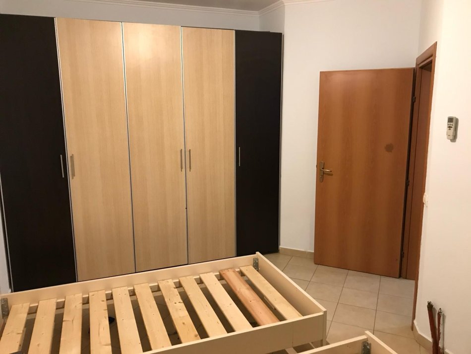 Tirane, jepet me qera apartament 1+1+Ballkon Kati 6, 52 m² 500 € (vasil shanto)