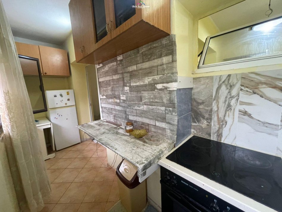 Tirane, jepet me qera apartament 1+1+Ballkon Kati 2, 50 m² 320 € (todi shkurti)