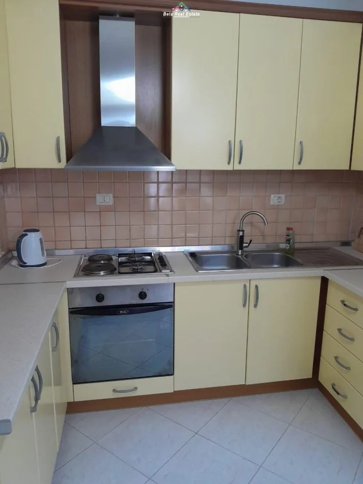 Tirane, jepet me qera apartament 2+1 Kati 5, 100 m² 550 € (Qender, prane Pazarit te Ri)