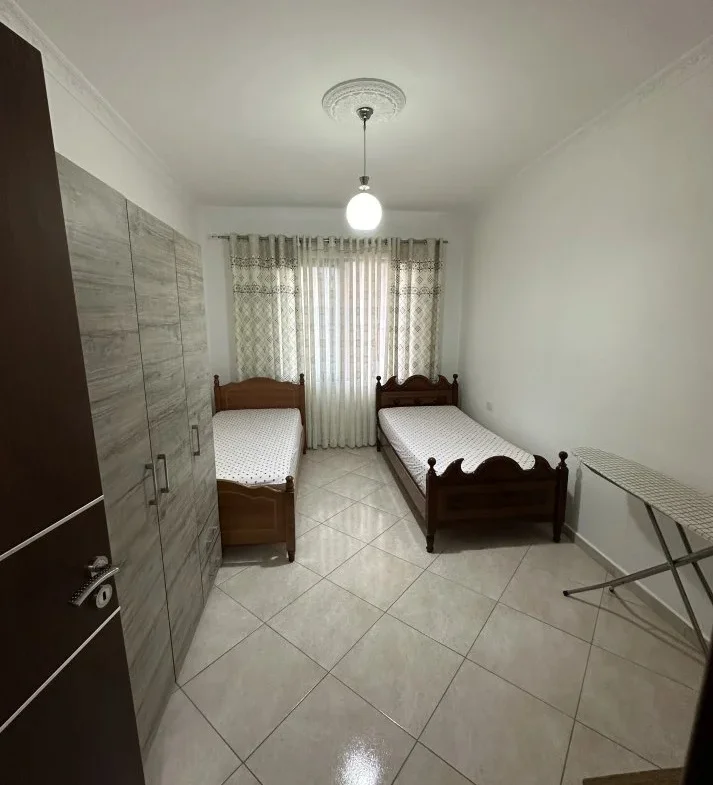 Tirane, jepet me qera apartament 2+1 Kati 2, 100 m² 620 € (loni ligori)