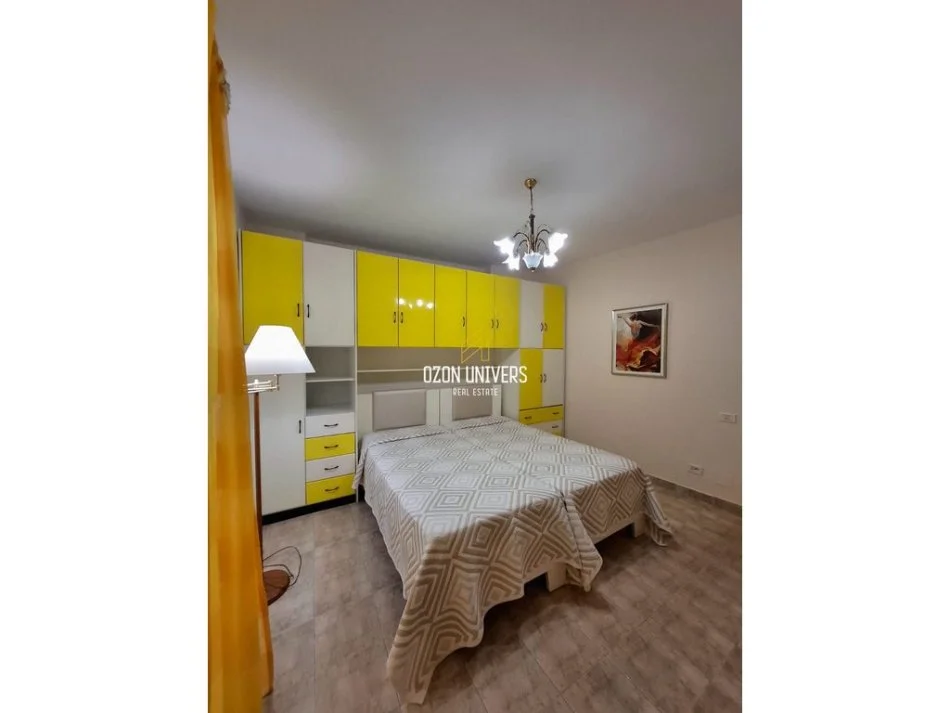 Tirane, jepet me qera apartament 1+1+Ballkon Kati 3, 65 m² 550 € (Komuna e Parisit)