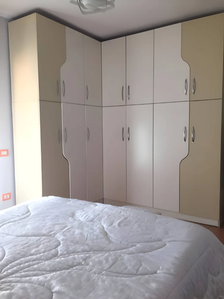 Tirane, jepet me qera apartament 2+1 Kati 6, 125 m² 800 € (Komuna e Parisit)