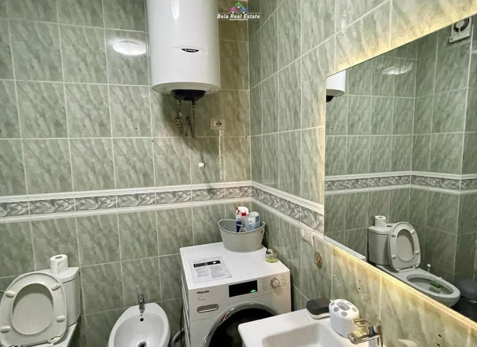 Tirane, jepet me qera apartament 1+1+Ballkon Kati 8, 75 m² 870 € (myslym shyr)