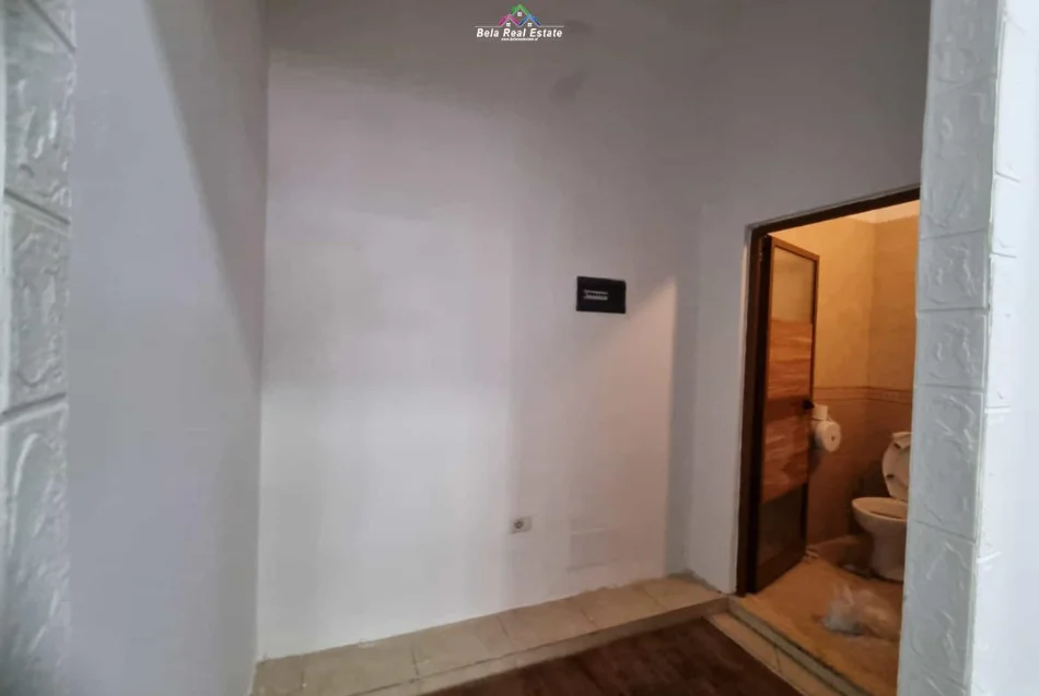 Tirane, jepet me qera dyqan Kati 0, 50 m² 630 € (myslym shyri)