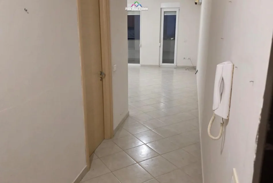 Tirane, jepet me qera zyre Kati 2, 103 m² 670 € (frosina plaku)