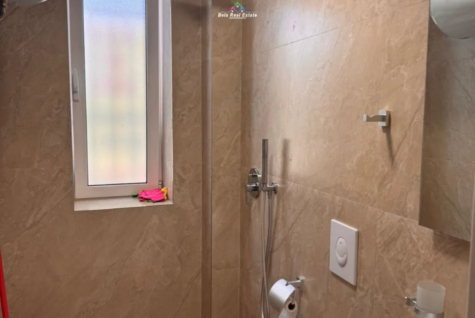 Tirane, jepet me qera zyre Kati 2, 70 m² 800 € (21 dhjetori)