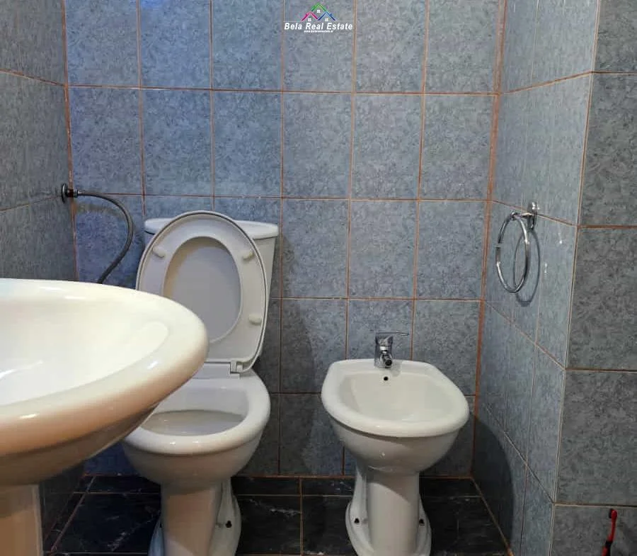 Tirane, jepet me qera apartament 2+1 Kati 5, 75 m² 650 € (fresk)