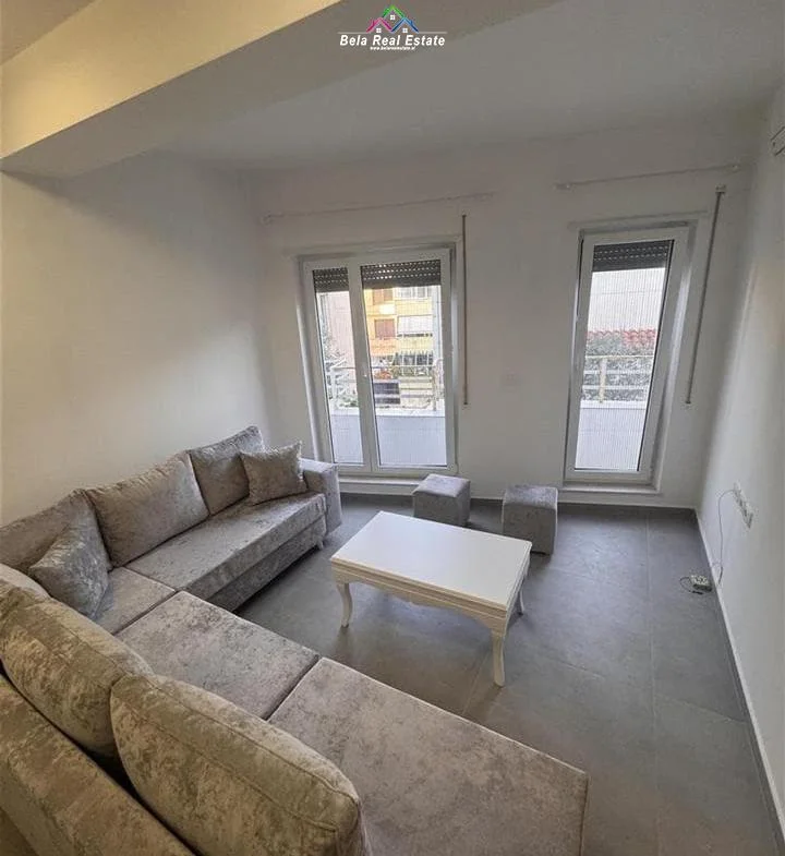 Tirane, jepet me qera apartament 2+1 Kati 3, 80 m² 820 € (kodra e diellit 1)