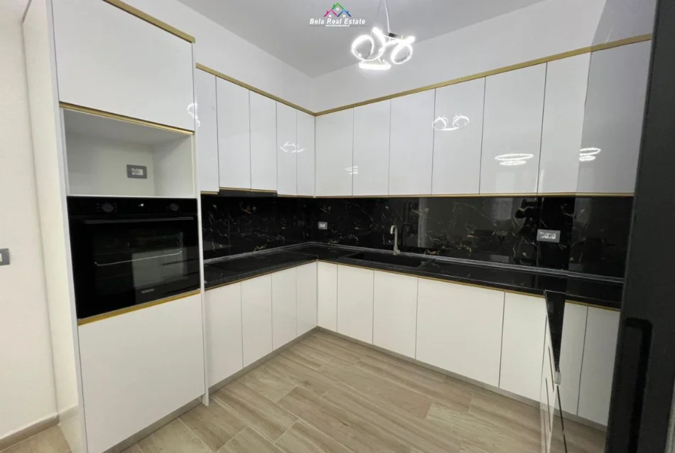 Tirane, jepet me qera Vile 3+1+Ballkon , 100 m² 680 € (shkoze)