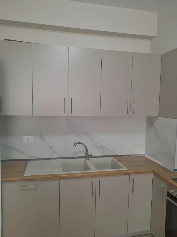 Tirane, jepet me qera apartament 1+1+Ballkon Kati 6, 75 m² 400 € (Astir)