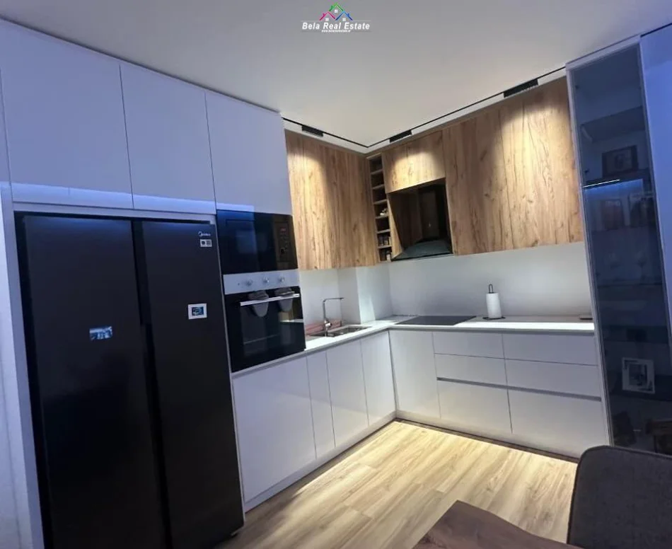 Tirane, shes apartament 2+1 Kati 8, 96 m² 145.000 € (univers city)
