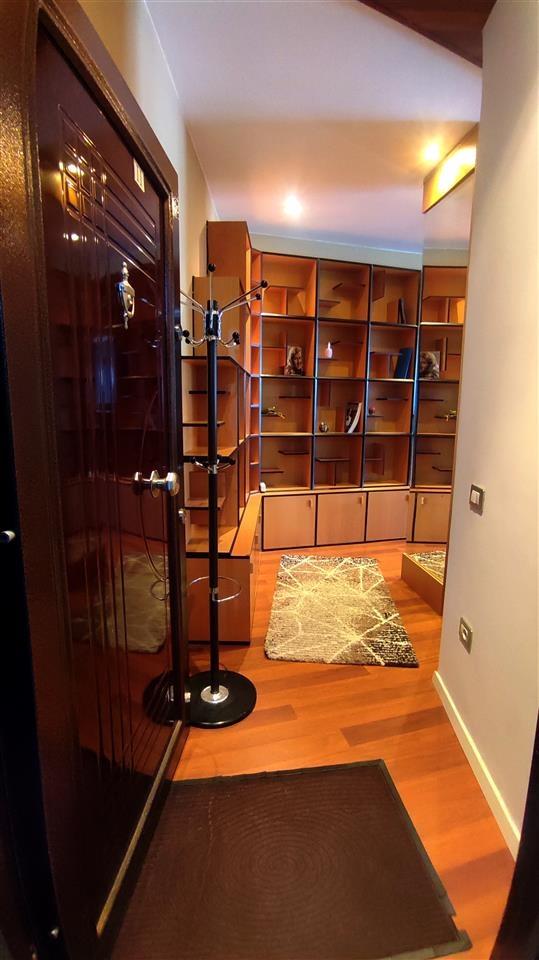Tirane, jepet me qera apartament 2+1 Kati 3, 75 m² 600 Euro (bulvardi zogu i pare)