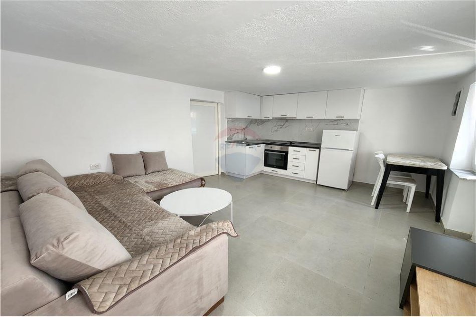 Tirane, jepet me qera apartament 1+1, Kati 0, 350 € (Qytet Studenti)