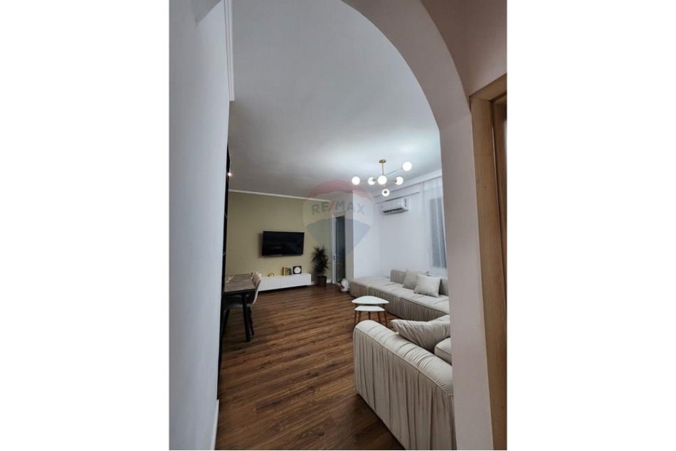 Tirane, jepet me qera apartament 2+1 Kati 6, 80 m² 550 € (Yzberisht)