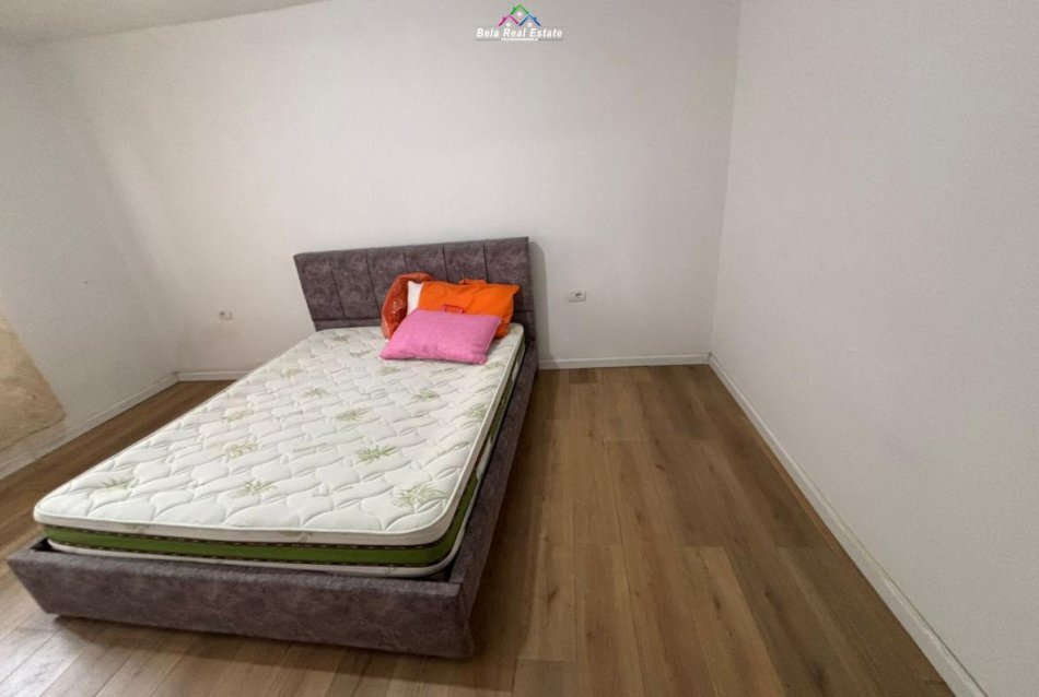 Tirane, jepet me qera Vile 2+1 Kati 2, 78 m² 350 € (Rruga Sadik Petrela)