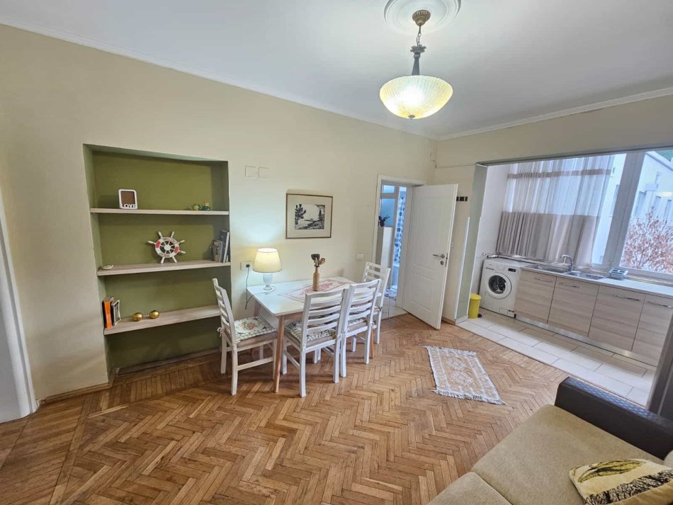 Tirane, jepet me qera apartament 1+1 Kati 2, 60 m² 600 € (Qender)