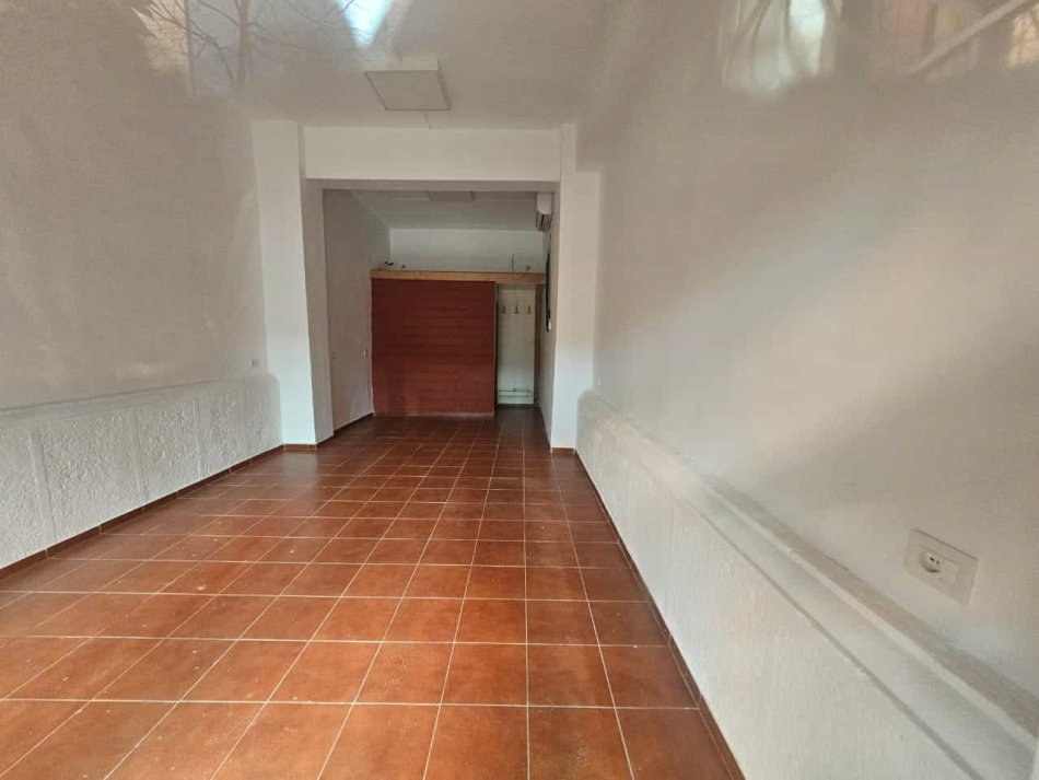 Tirane, jepet me qera dyqan Kati 0, 30 m² 800 € (Rruga e Elbasanit)