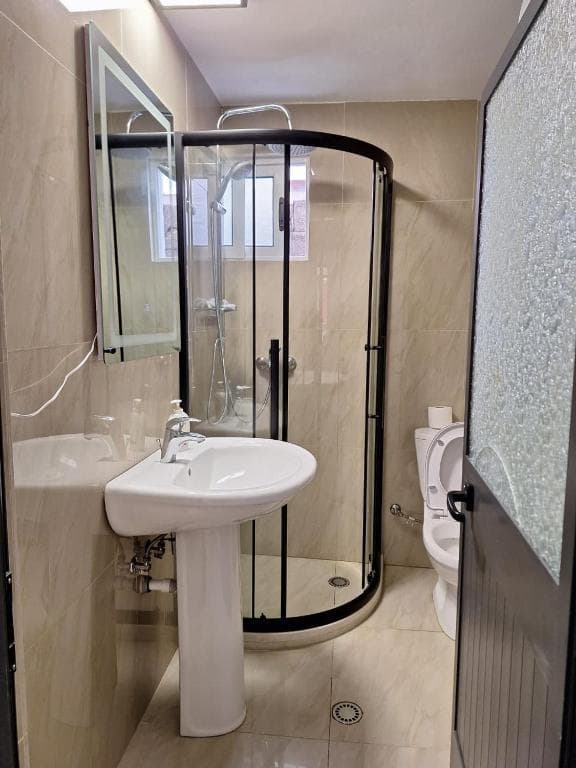 Tirane, jepet me qera Vile 1+1 Kati 1, 75 m² 600 € (Rruga Ali Demi)