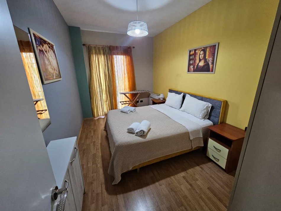 Tirane, jepet me qera apartament 2+1 , 55 m² (Rruga Kajo Karafili)