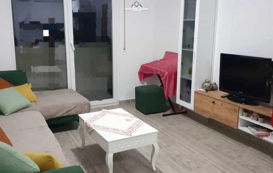 Tirane, jepet me qera apartament 1+1 , 70 m² 570 € (Rruga e Kavajes)