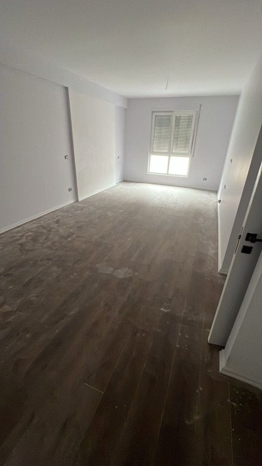 Tirane, jepet me qera zyre Kati 5, 100 m² 410 € (Rruga 5 Maj)