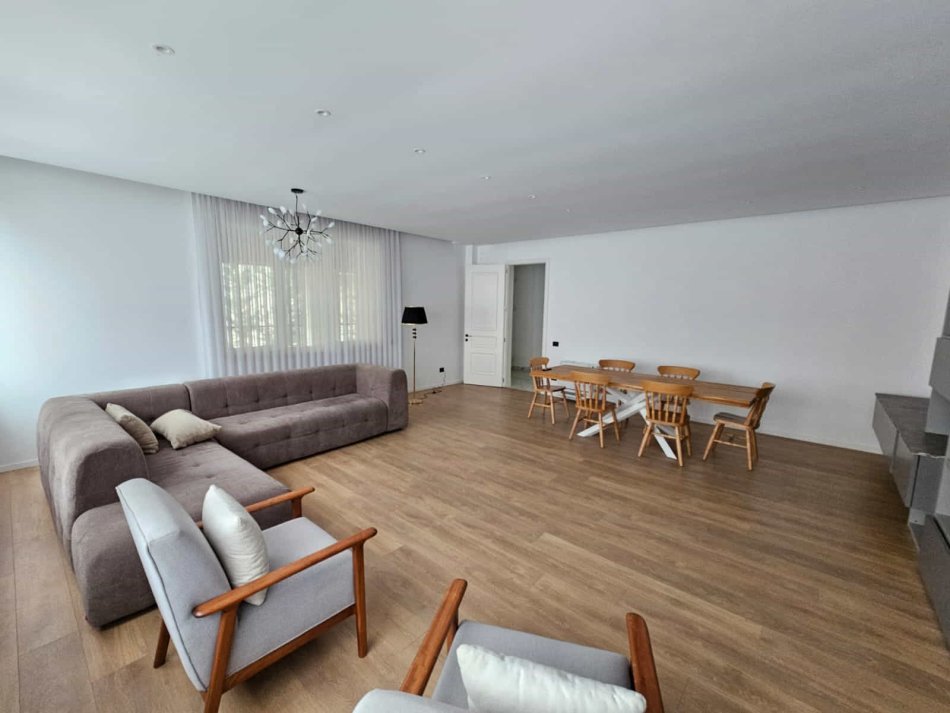 Tirane, jepet me qera Vile 5+1 Kati 3, 400 m² 2.500 € (Teg)