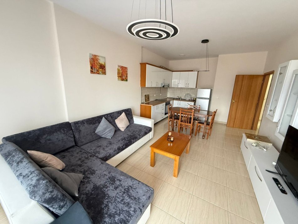 Tirane, jepet me qera apartament 1+1 Kati 5, 80 m² 700 € (Rruga e Elbasanit)
