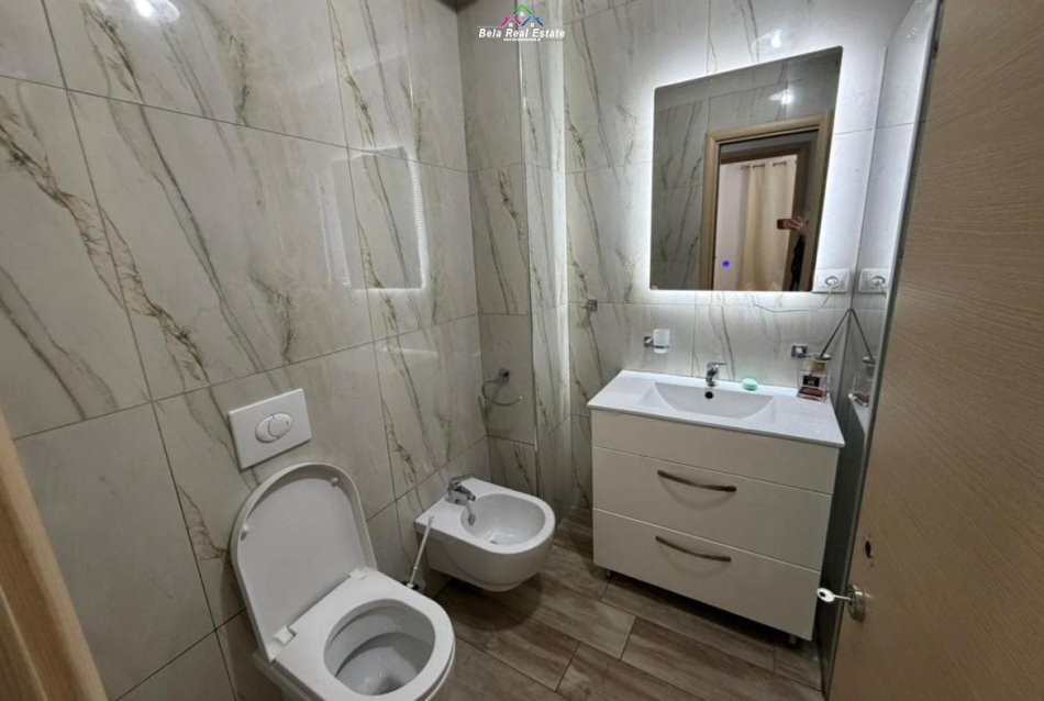 Tirane, jepet me qera apartament 2+1+Ballkon Kati 2, 101 m² 730 € (kopshti zologjik)