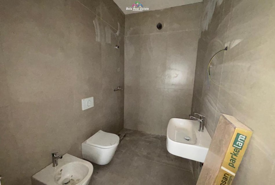 Tirane, shitet apartament 2+1 Kati 1, 135 m² 124.850 € (kompleksi univers city)