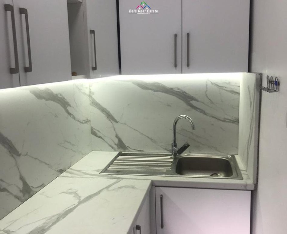 Tirane, jepet me qera apartament 2+1 Kati 4, 80 m² 570 € (rruga e dibres)