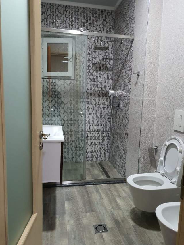 Tirane, jepet me qera apartament 1+1+BLK Kati 1, 65 m² 350 Euro (Kopshti Botanik)