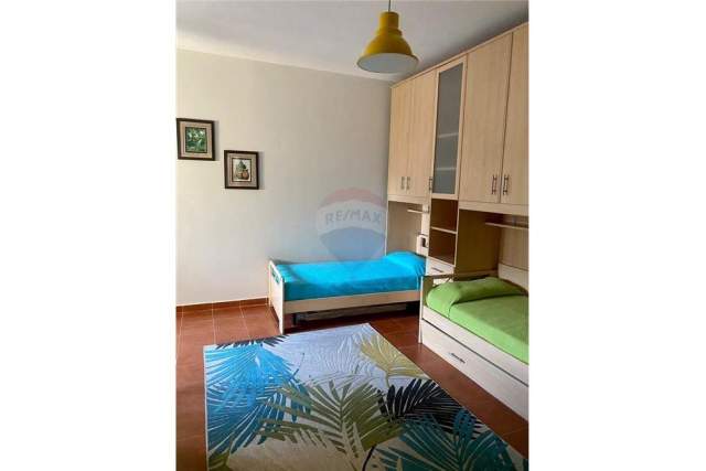 Tirane, jepet me qera apartament 2+1 124 m² 550 Euro (komuna parisit)