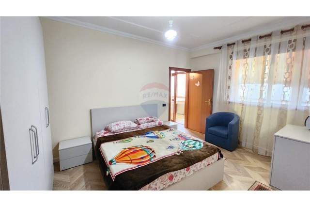 Tirane, jepet me qera apartament 3+1+BLK 150 m² 1.000 Euro (myslym shyr)