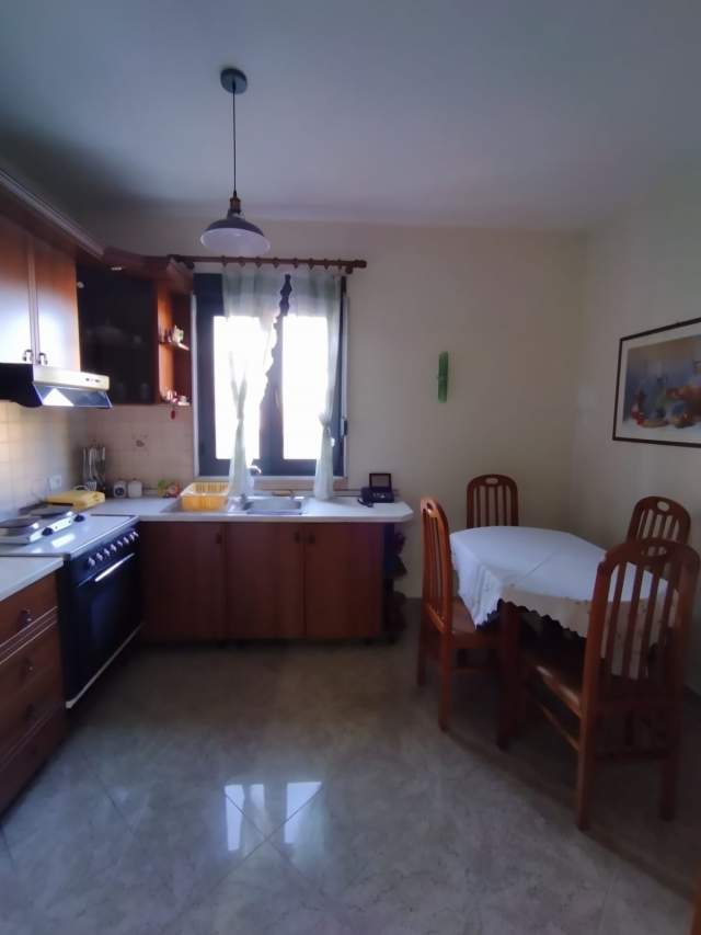 Tirane, jepet me qera apartament Kati 4, 95 m² 550 Euro (Mihal Duri)