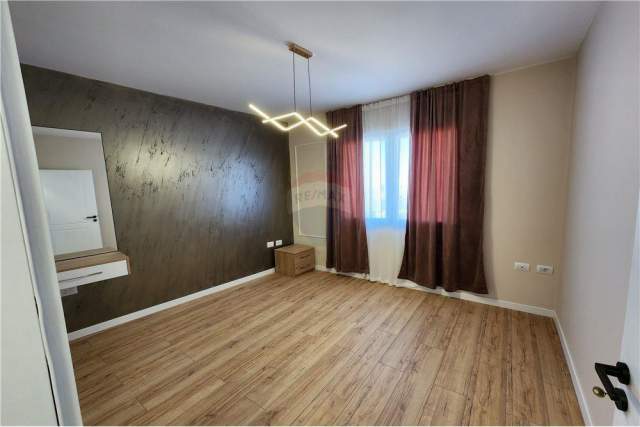 Tirane, shes apartament 1+1+BLK Kati 8, 56 m² 89.000 Euro (Rruga Karl Gega.)