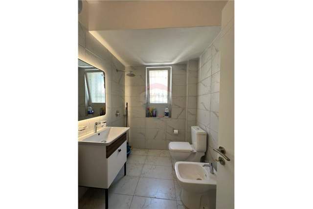Tirane, shitet apartament 1+1 55 m² 99.000 Euro (rruga barrikadave)