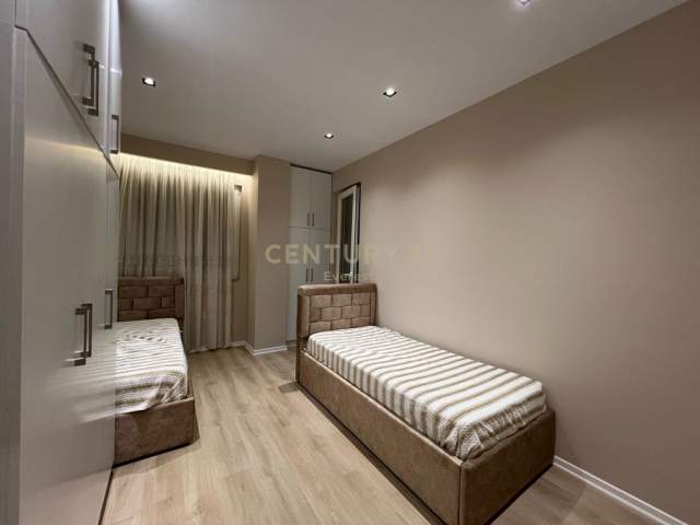 Tirane, jepet me qera apartament 2+1+BLK Kati 7, 102 m² 500 Euro (Yzberisht)