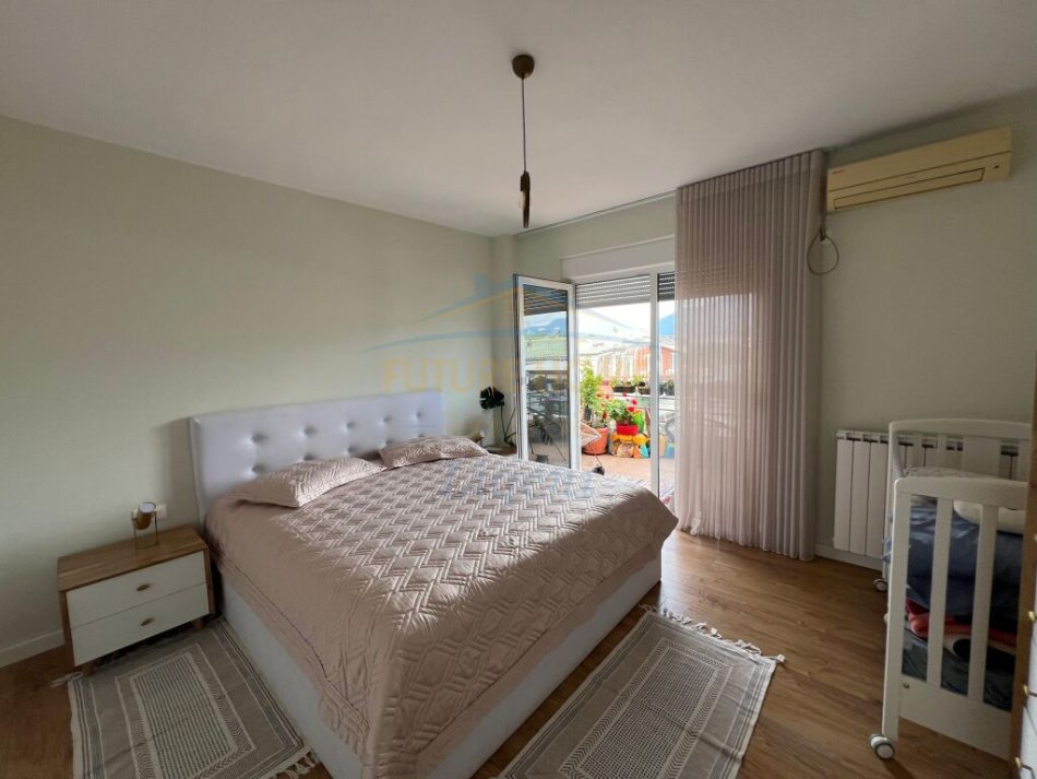 Tirane, jepet me qera apartament 2+1+Ballkon, Kati 4, 96 m² 800 € (Liqeni i Thate)