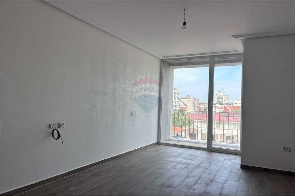 Tirane, shitet apartament 2+1+Ballkon Kati 3, 110 m² 190,000 € (Rruga Riza Cerova)