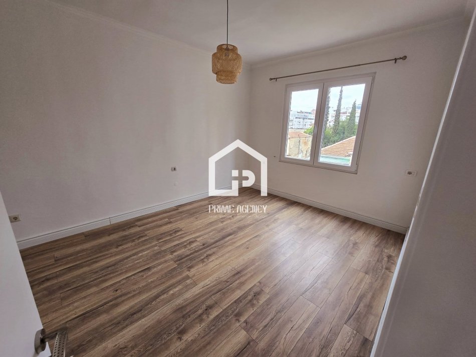 JEPET ME QERA: APARTAMENT 2+1 / Rruga Kavajës/ Përballë Bllokut të Ambasadave
