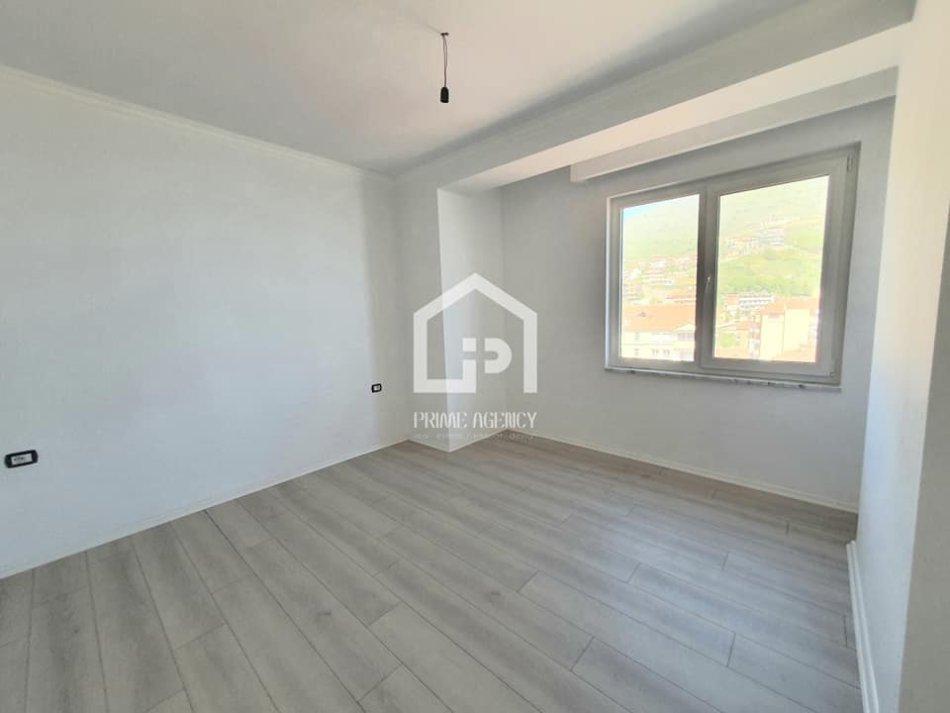SHITET : Super Apartament 1+1/ZONA : Pogradec /PAMJE BALLORE NGA LIQENI