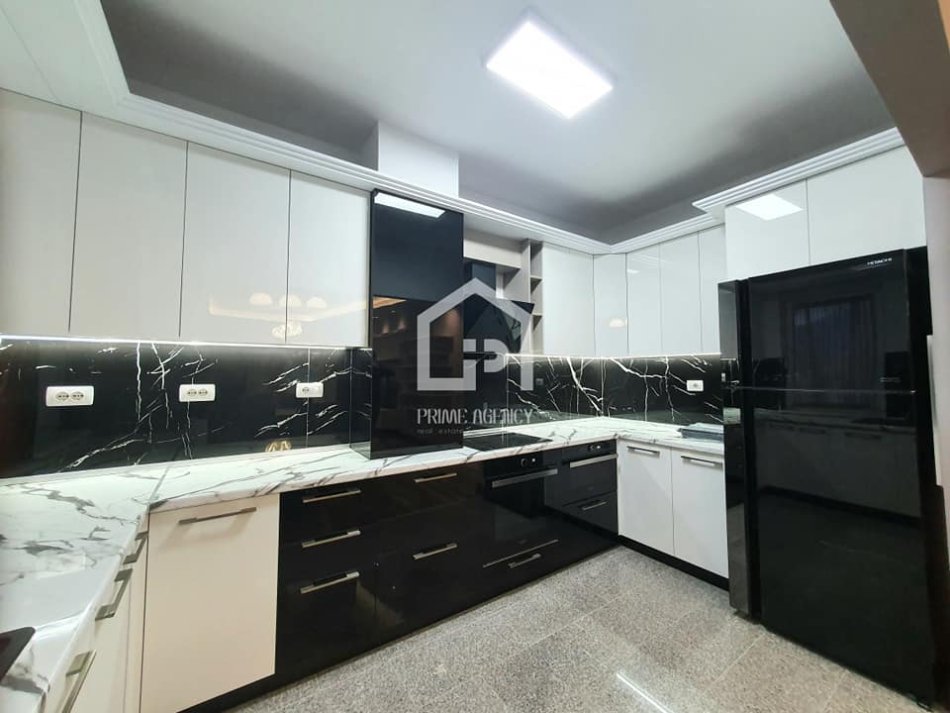 SHITET : APARTAMENT 3+1+ Post parkimi / Rezidenca TOUCH OF SUN/ ZONA TEGUT