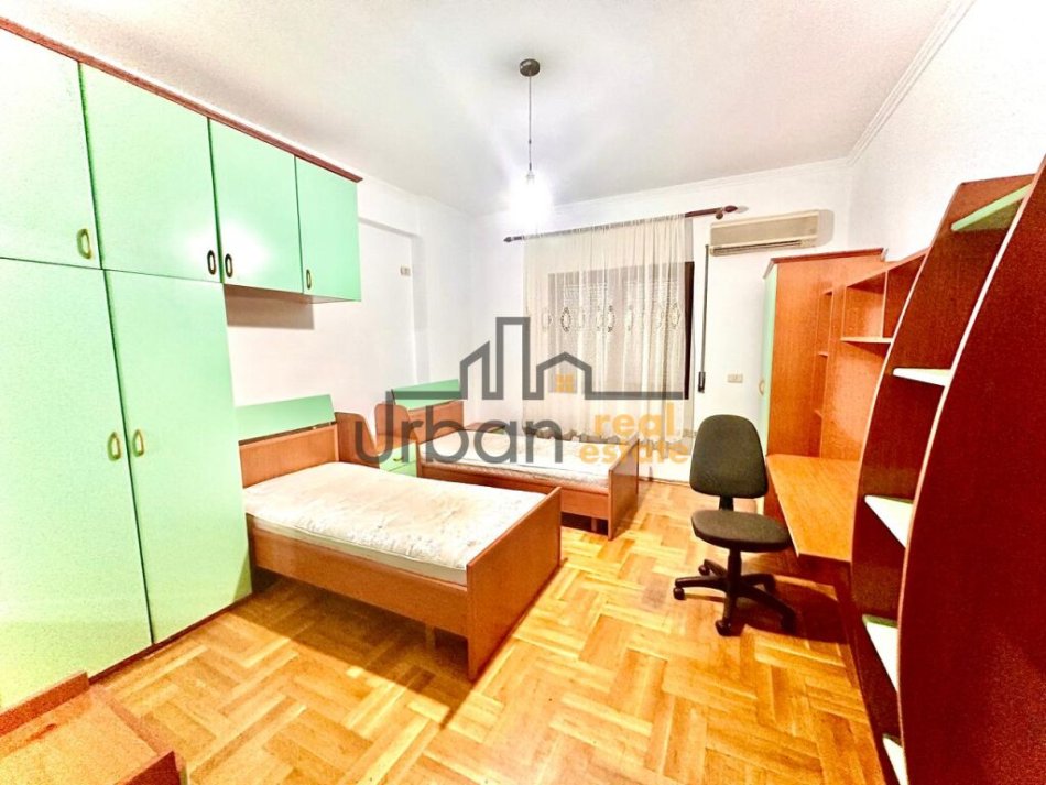 Tirane, jepet me qera apartament 2+1+Ballkon Kati 9, 110 m² 650 € (Rruga e Kavajes)