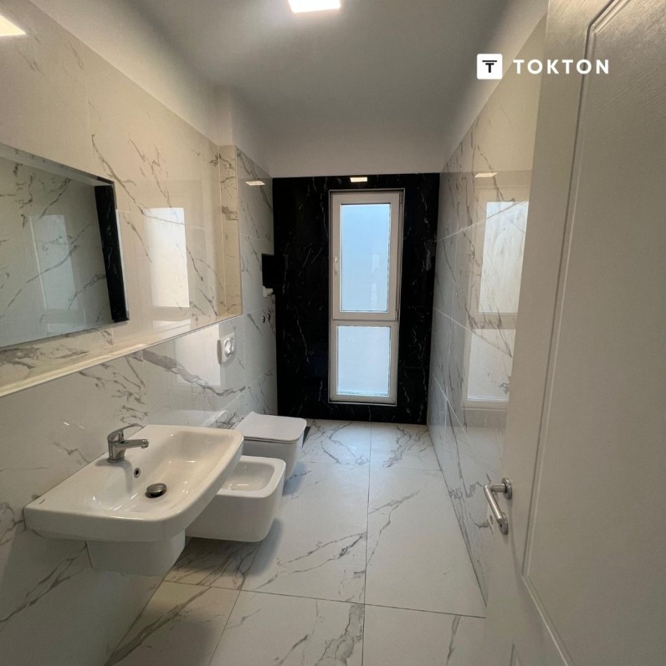 Tirane, jepet me qera ambjent biznesi Kati 2, 120 m² 2.300 € (Rruga e Elbasanit, Tiranë, TT 1953)