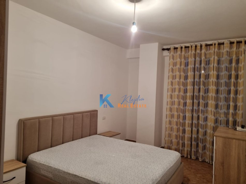 Tirane, jap me qera apartament 2+1+Ballkon Kati 5, 90 m² (Astir, afer bar Univers)