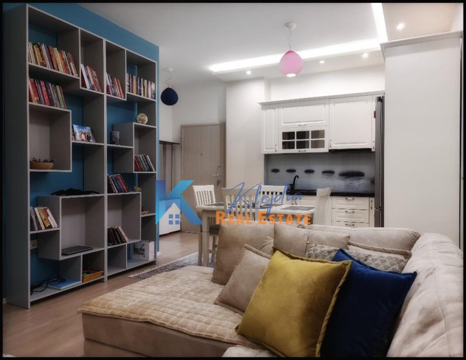 Tirane, jap me qera apartament 1+1+Ballkon Kati 7, 60 m² 650 € (Komuna e Parisit, Kika 2)