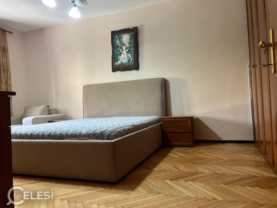 Tirane, jepet me qera apartament 2+1+Ballkon Kati 3, 80 m² 700 € (MYSLYM SHYRI)