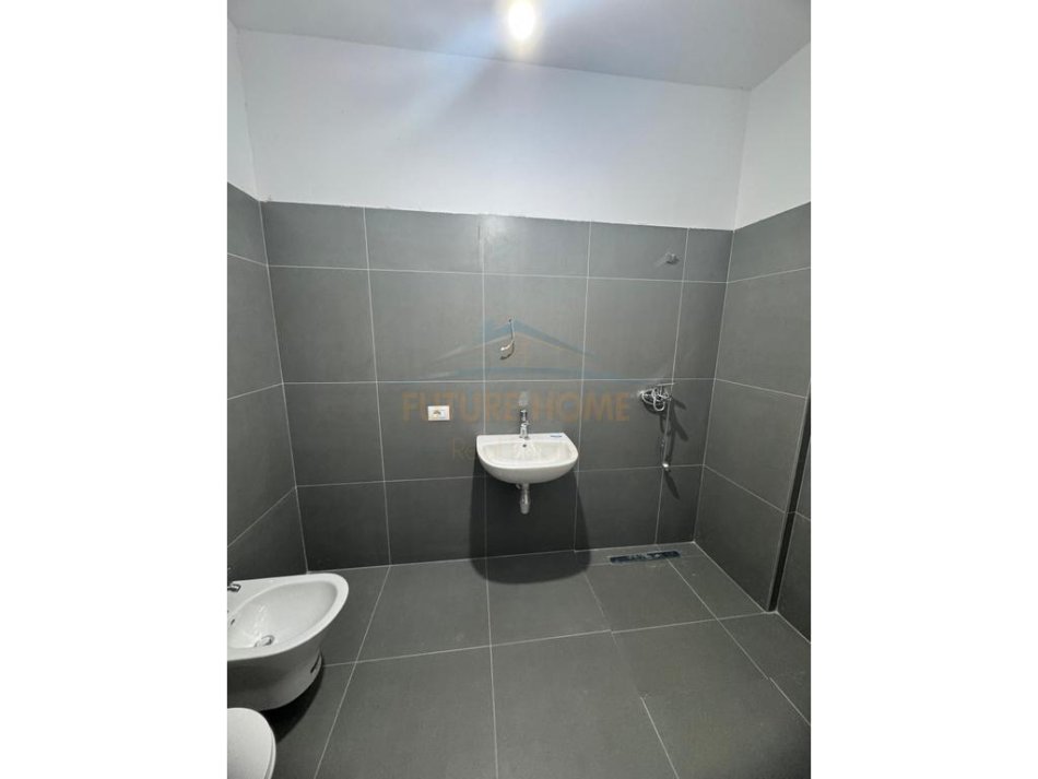 Tirane, shitet apartament 1+1+Ballkon Kati 3, 68 m² 152.000 € (ASL 2, XHAMLLIK)