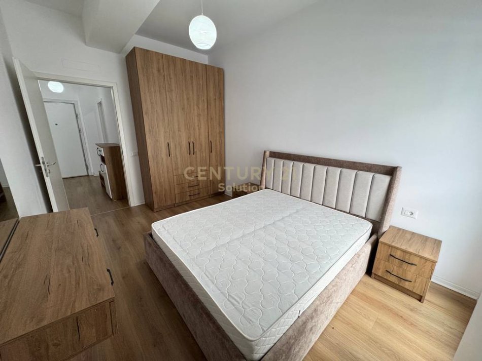 Tirane, jepet me qera apartament 1+1+Ballkon Kati 5, 60 m² 370 € (Ali Demi)