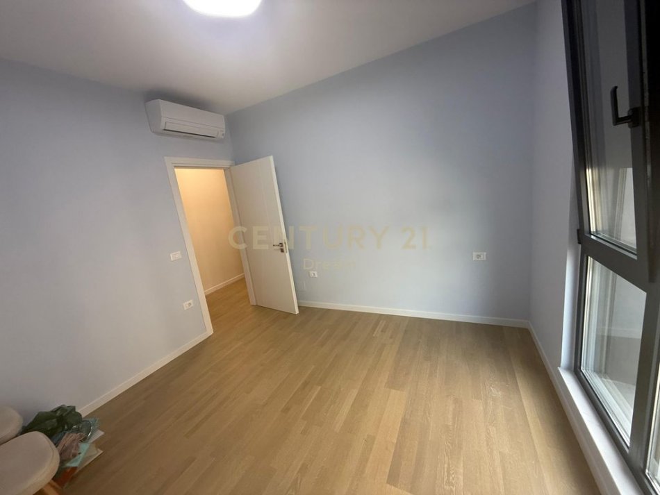 Tirane, jepet me qera apartament 2+1+Aneks+Ballkon Kati 5, 91 m² 650 € (Residenca Erli perballe UET)